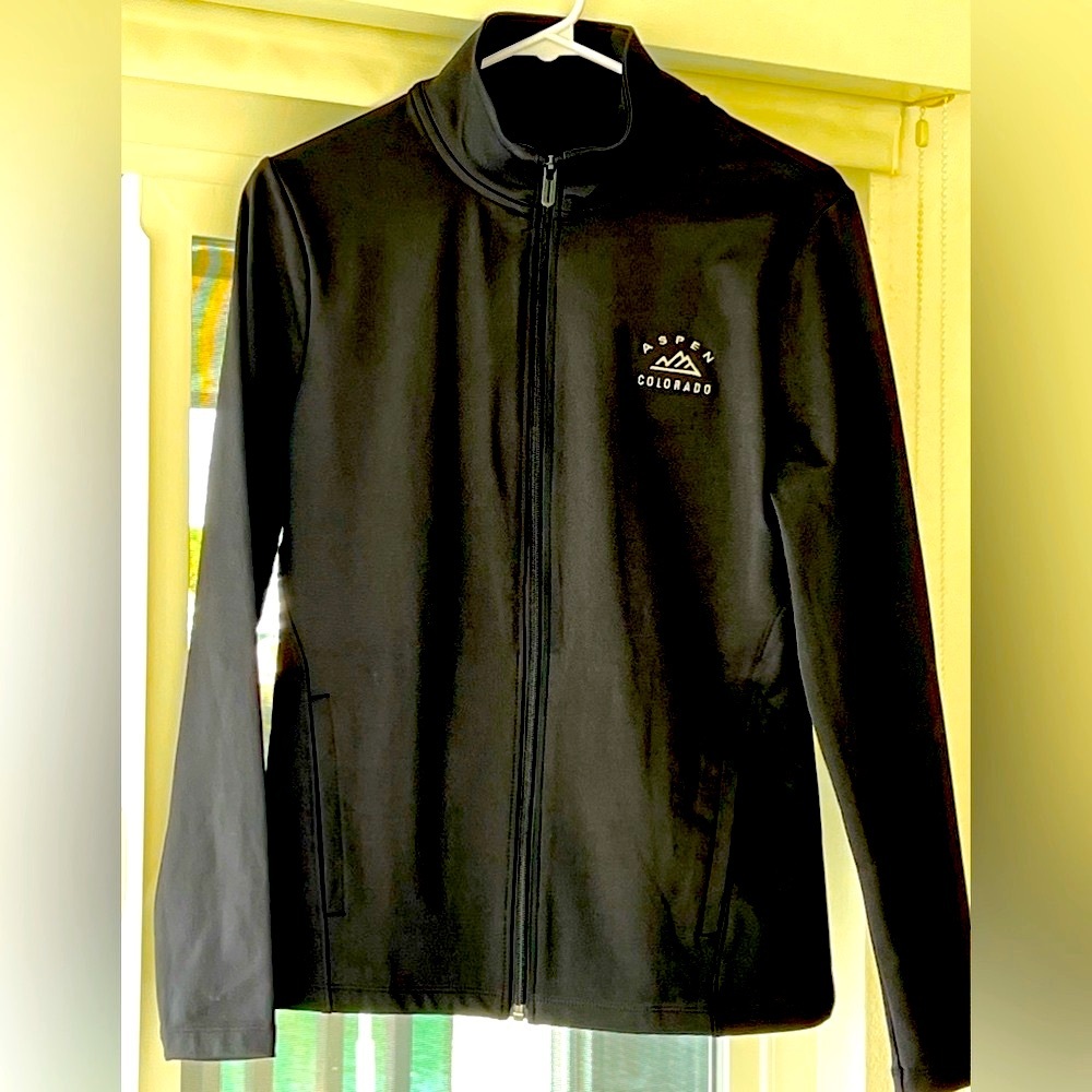 NEW UNDER ARMOUR WOMEN’S JACKET! SIZE M, NEW WITH TAGS!